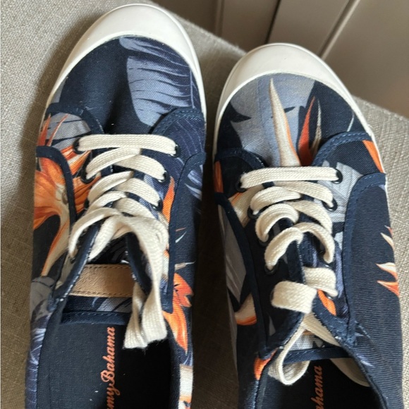 Tommy Bahama Cove Island Blue Navy Floral canvas Sneaker Size 9. Never worn - Picture 8 of 8